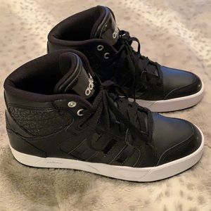 NWOB/ADIDAS NEO RALEIGH MID WOMEN SZ  7 CLOUDFOAM